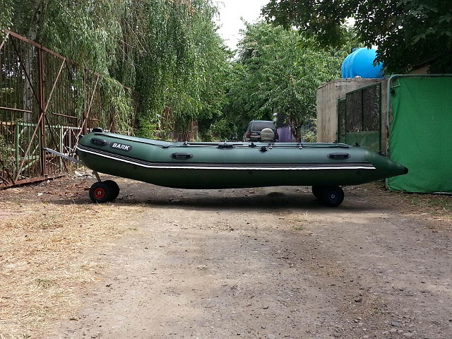 Telezhka dlya transportirovki lodki naduvnoy TL1