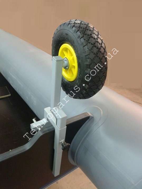 Транцевые колеса на струбцинах КТ7 на лодке