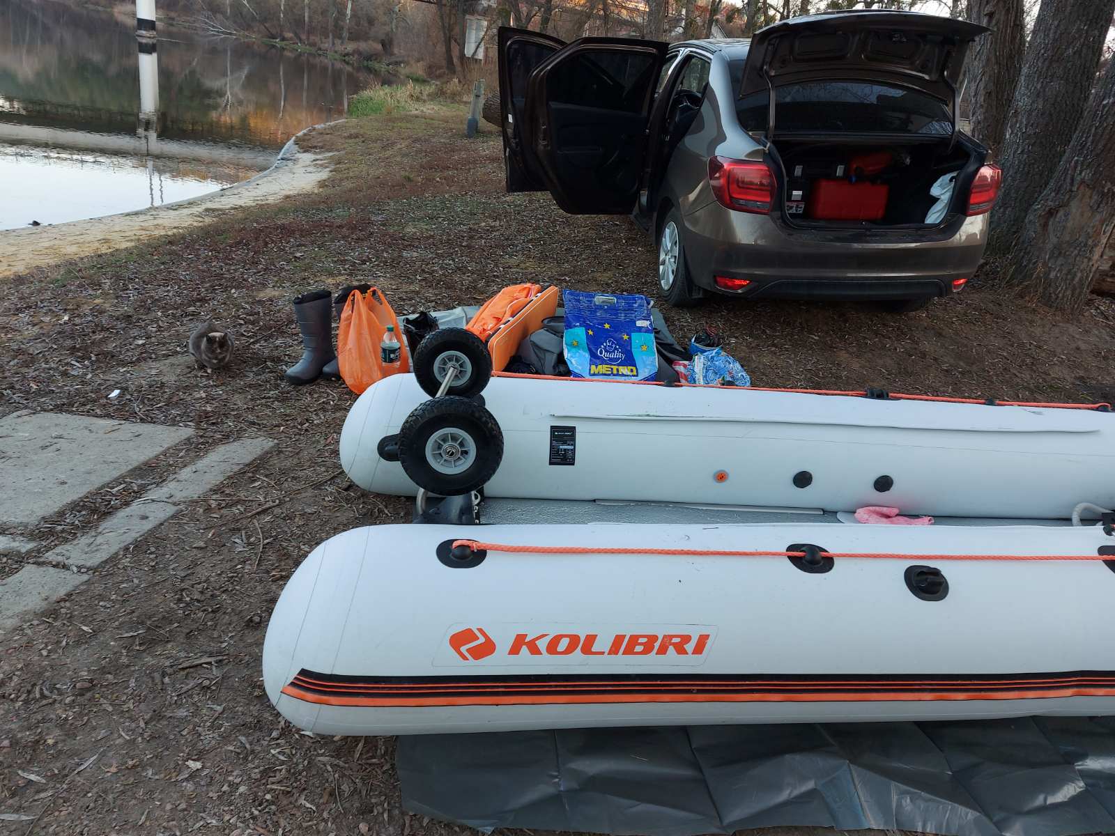 транцеві колеса для човна з інтерцептором КТ3НКІ посилені з нержавійки на профілі круглого перетину blank