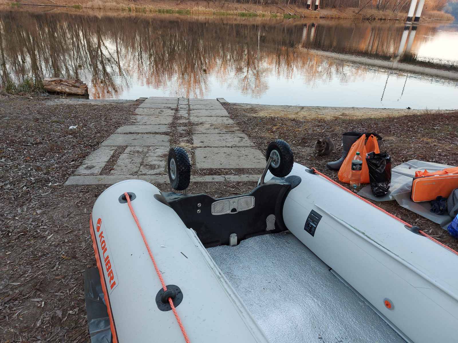 Транцеві колеса для човна з інтерцептором КТ3НКІ посилені на круглому подовженому профілі blank