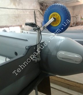 trantsevye-kolesa-dlya-lodok-s-intertseptorom