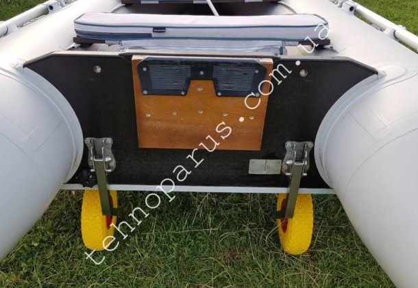 Транцевые колеса КТ3НУС в комплектации ТОП на лодке клиента