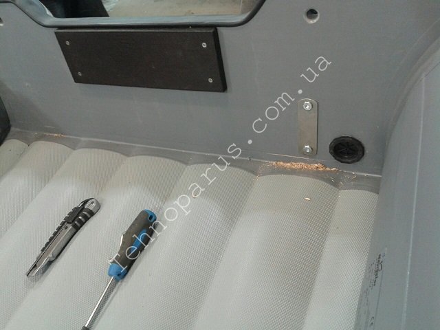 Транцевые колеса Технопарус КТ3НИ на лодке с интерцептором