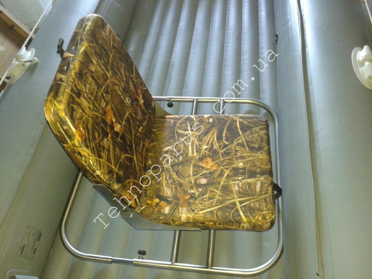 Кресло в лодке с надувным дном низкого давления