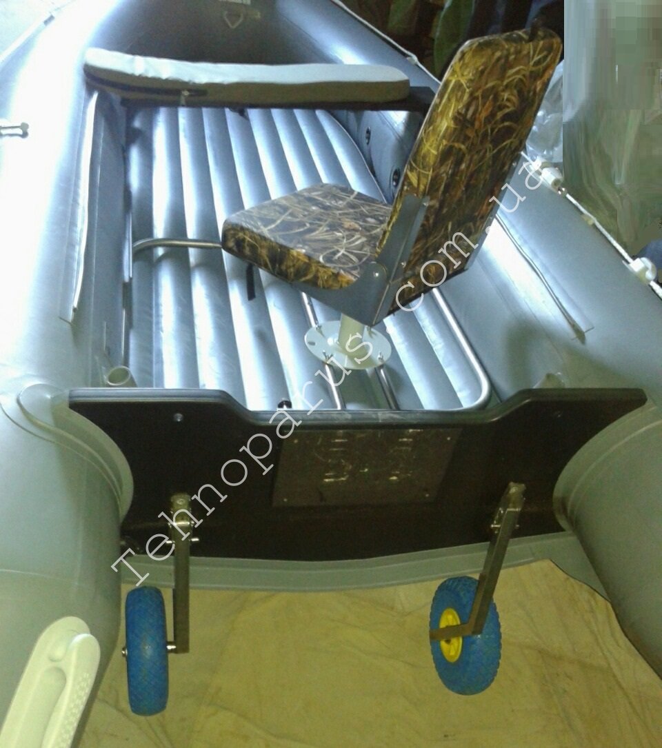 Опора для стойки кресла в надувной лодке с надувным дном, Support for an armchair in an inflatable boat with an inflatable bottom