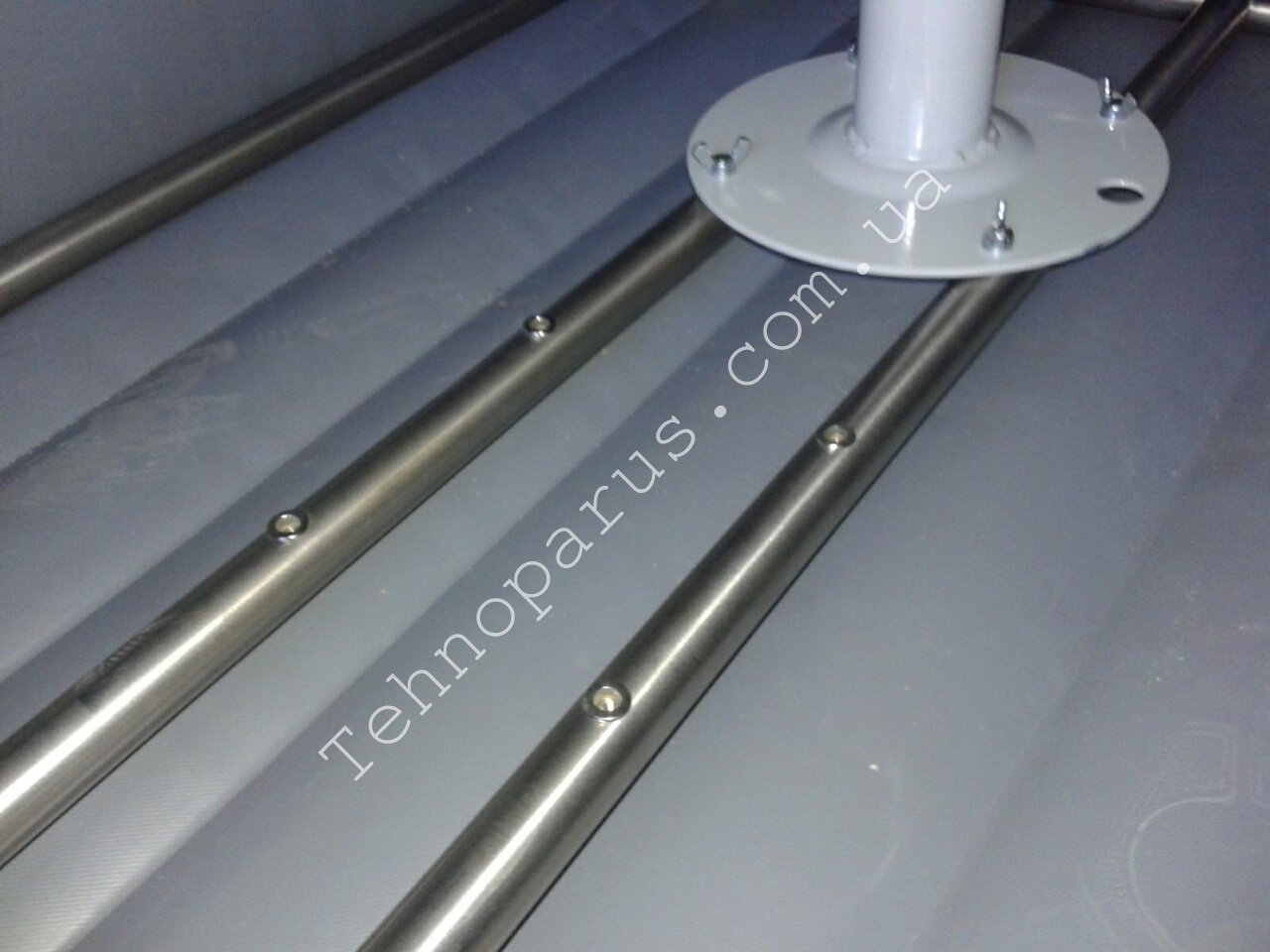 Опора для стойки кресла в лодку с надувным дном низкого давления