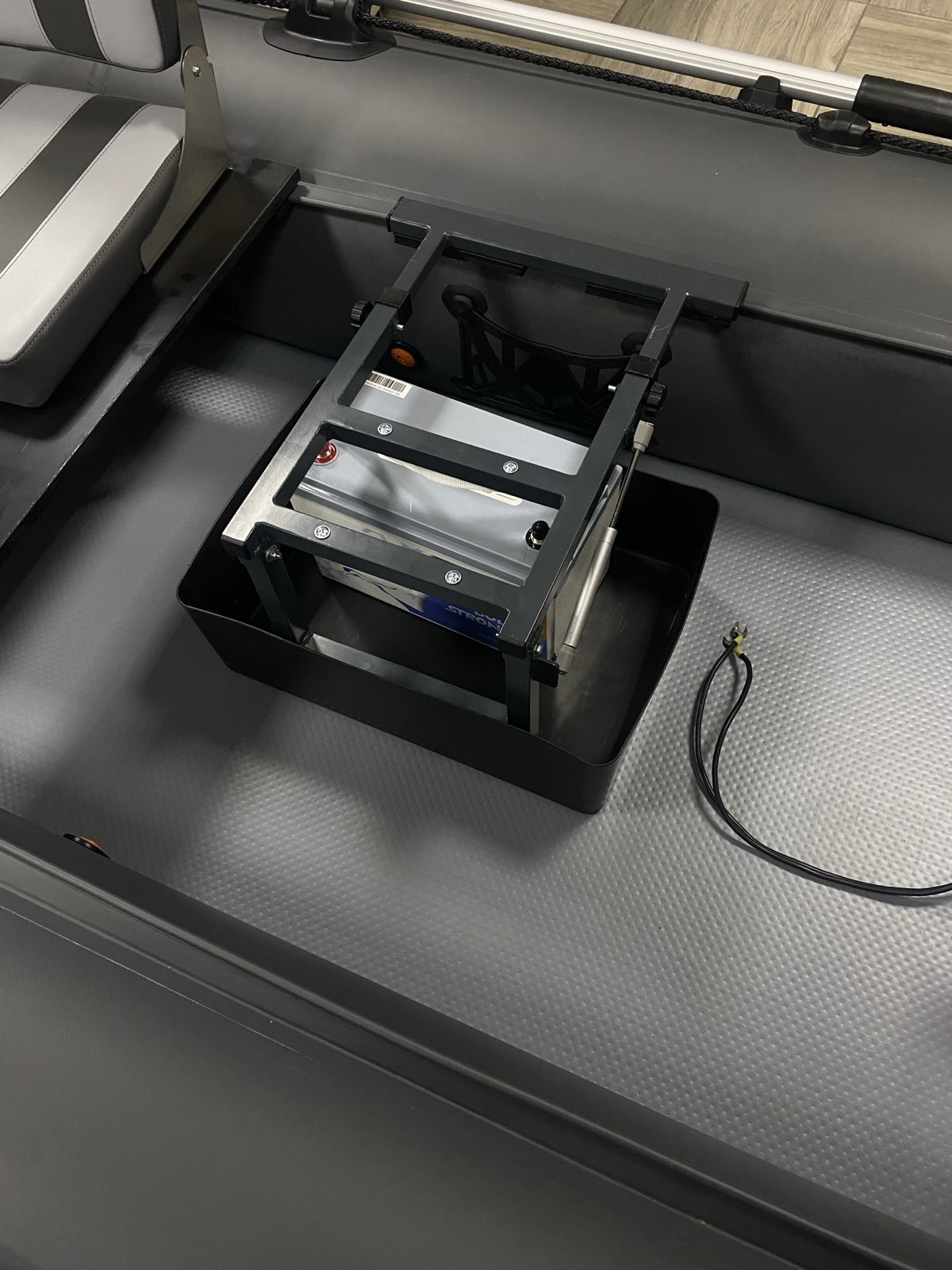 Стандартна стійка , опора для кріплення поворотного сидіння, крісла в човен пвх на лікпаз балона Stand support for fastening a seat in a pvc lining with lacquer