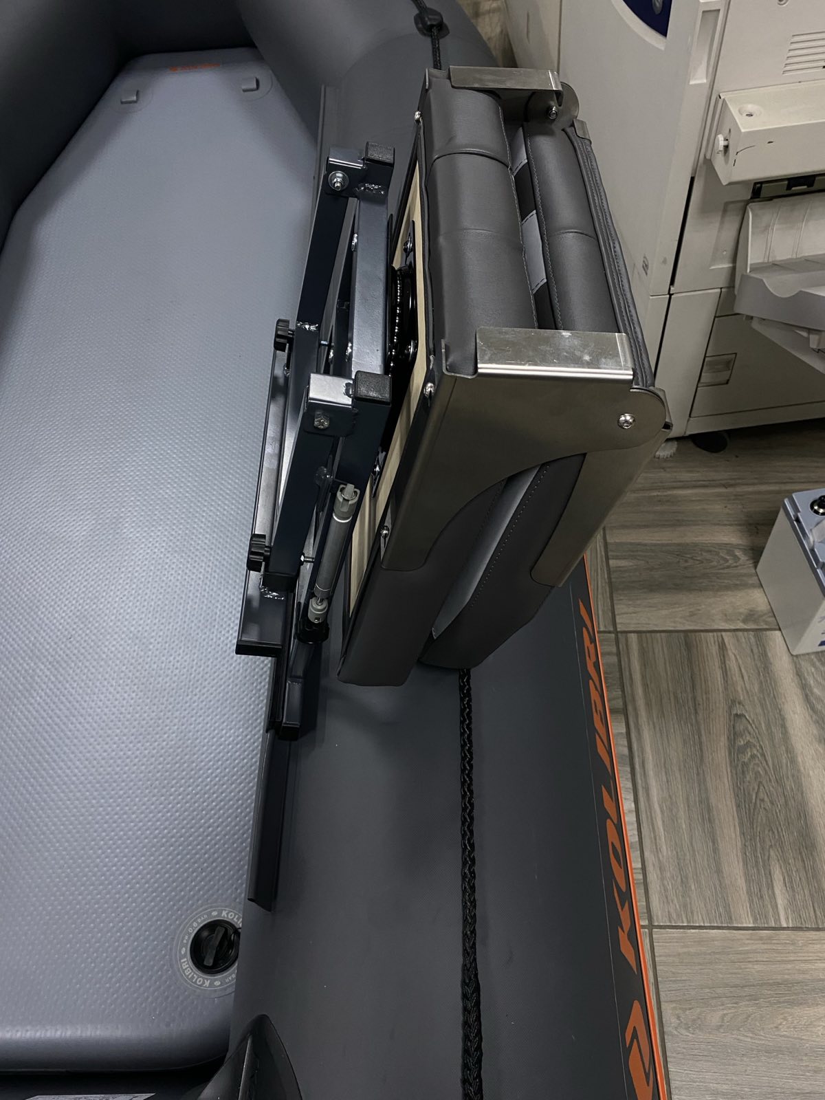 Стійка для кріплення стандартна для крісла в човен пвх на лікпаз The stand for fastening is standard for a chair in a PVC chauvin with lacquer