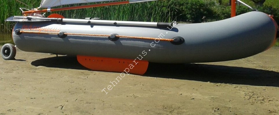 Лодка ПВХ с жестким килем