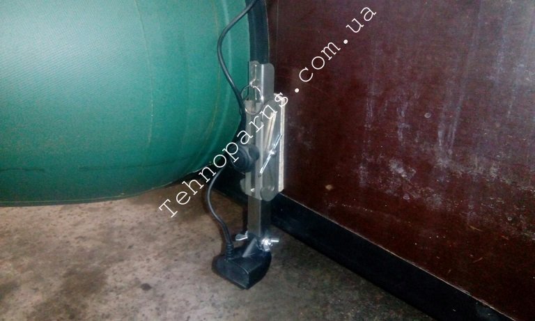 Держатель датчика эхолота