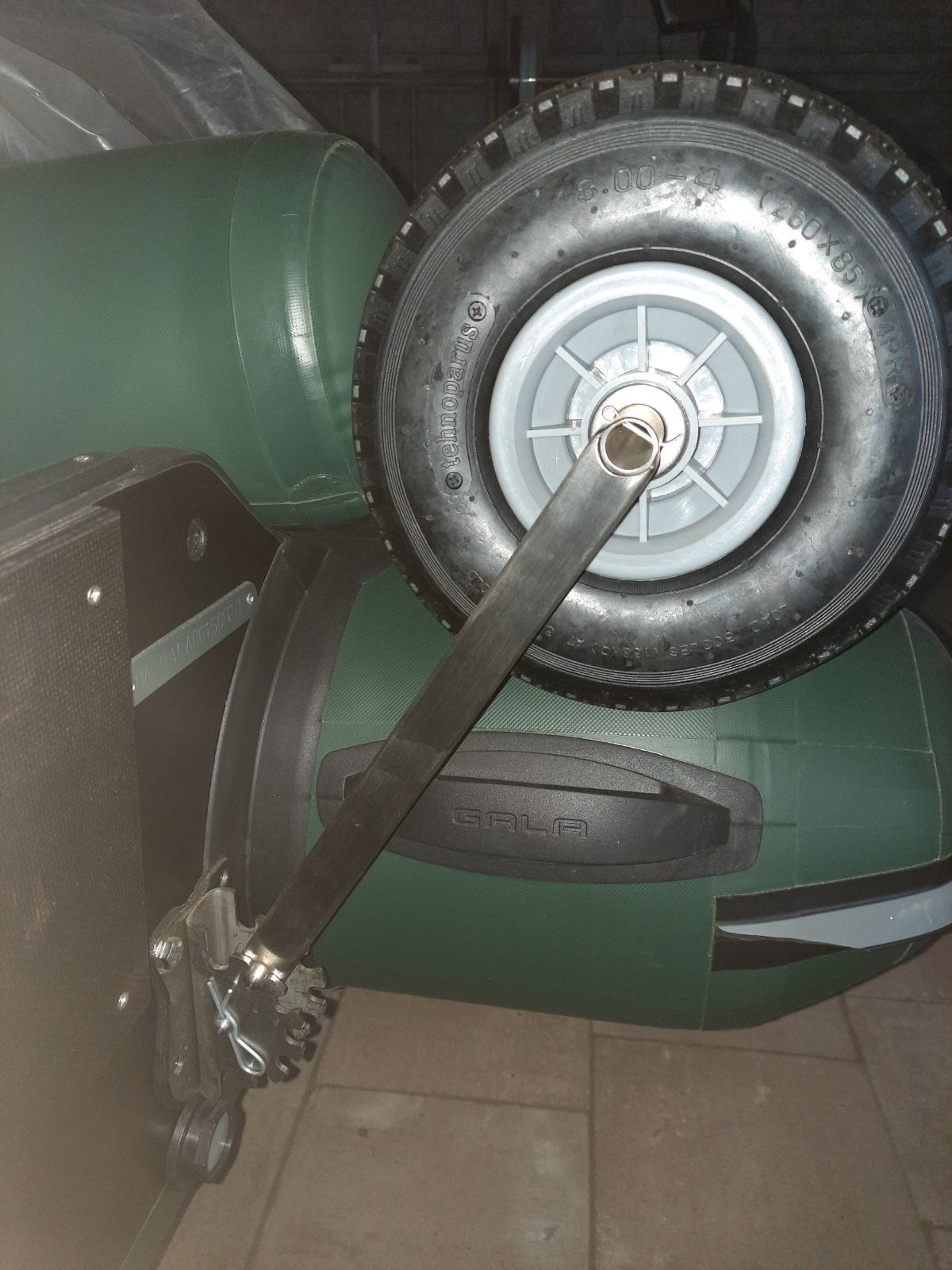 колеса транцевые на лодке клиента blank