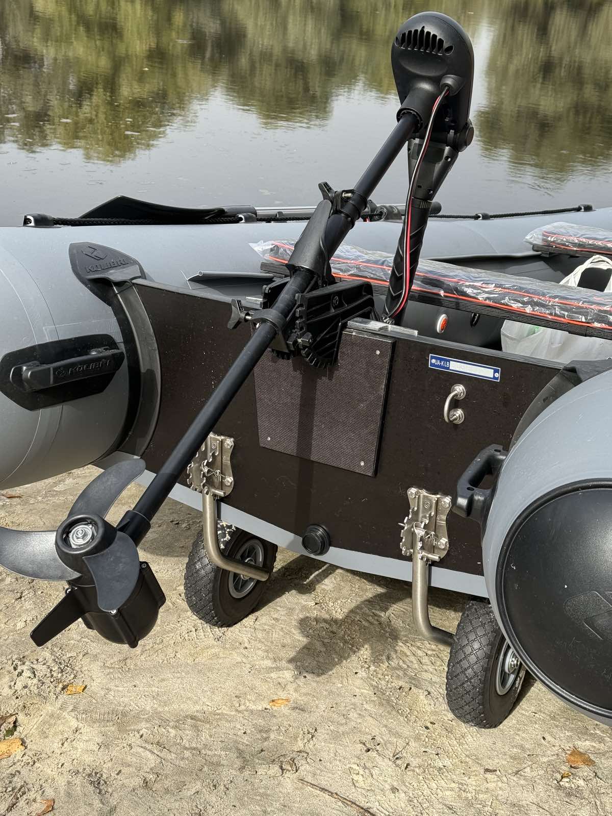 Kt3nrk transom wheels are reinforced on the inflatable kolibri dsl 360