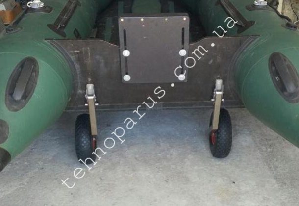 Транцевые колеса КТ3Н на лодке нашего клиента