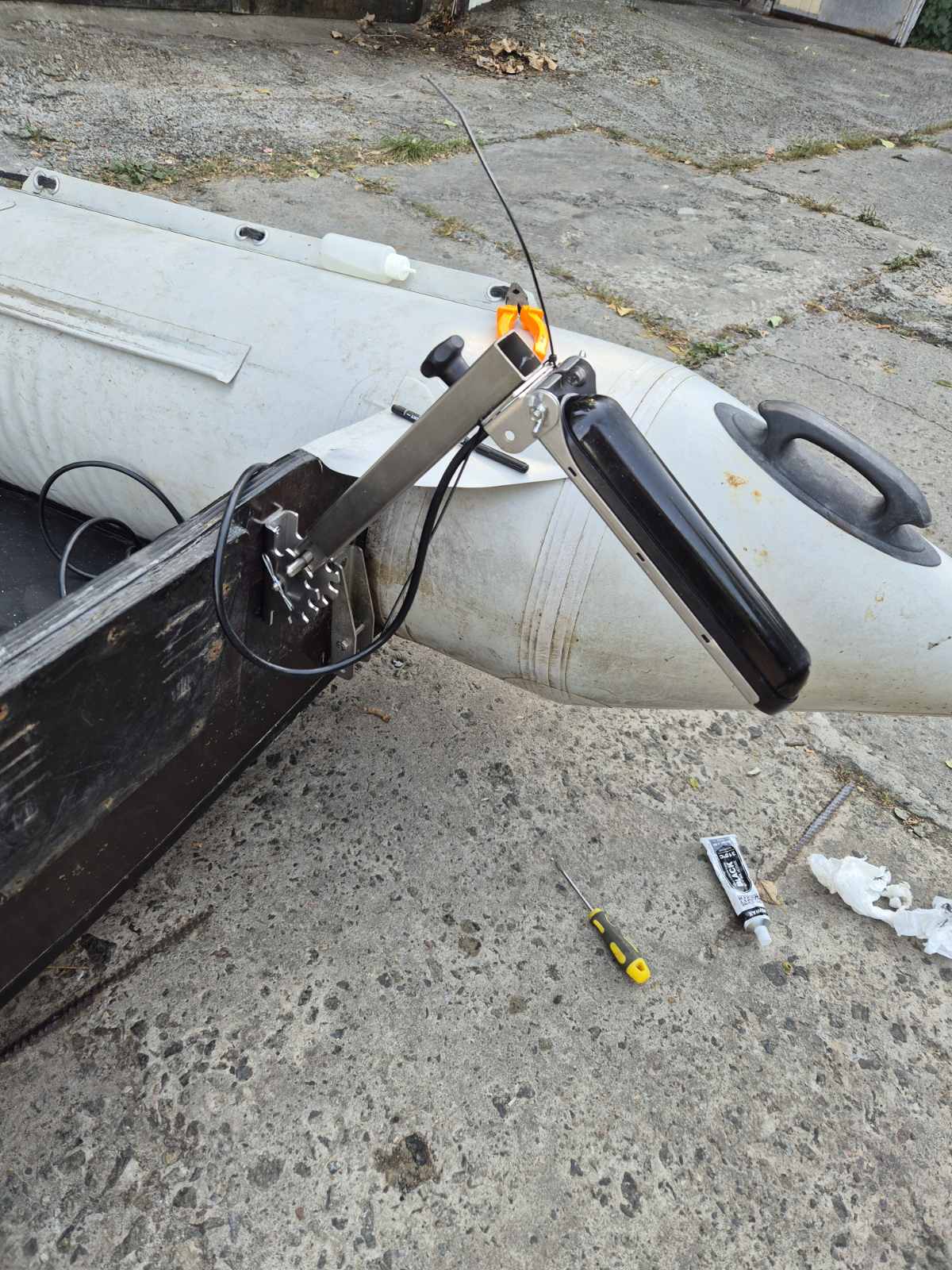 Lowrance, Garmin echo sounder sensor mounting for 7-position technosails made of stainless steel