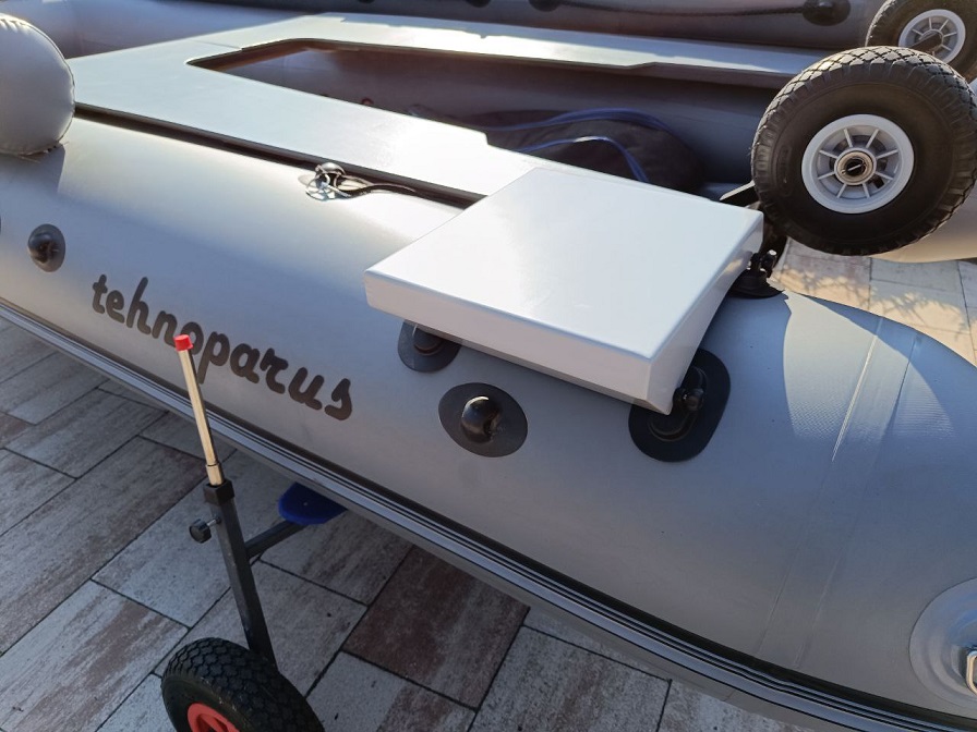 support for installing an electric winch on a PVC boat or GPS anchor made of aluminum