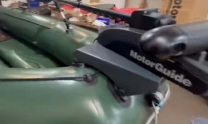 Крепежная площадка на надувной лодке для GPS якоря Haibo iPenguin, Haswing Cayman, Minn Kota, MotorGuide Krepezhnaya ploshchadka na naduvnoy lodke dlya GPS yakorya Haibo iPenguin, Haswing Cayman, Minn Kota, MotorGuide