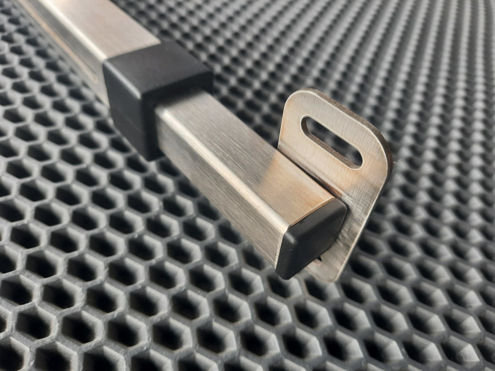 Clamp for fastening large echo sounder sensors from Technoparus