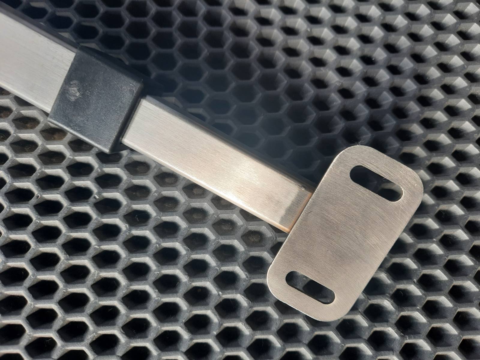 Clamp for fastening large Lowrance, Garmin echo sounder sensors on boats with NDND or interceptor