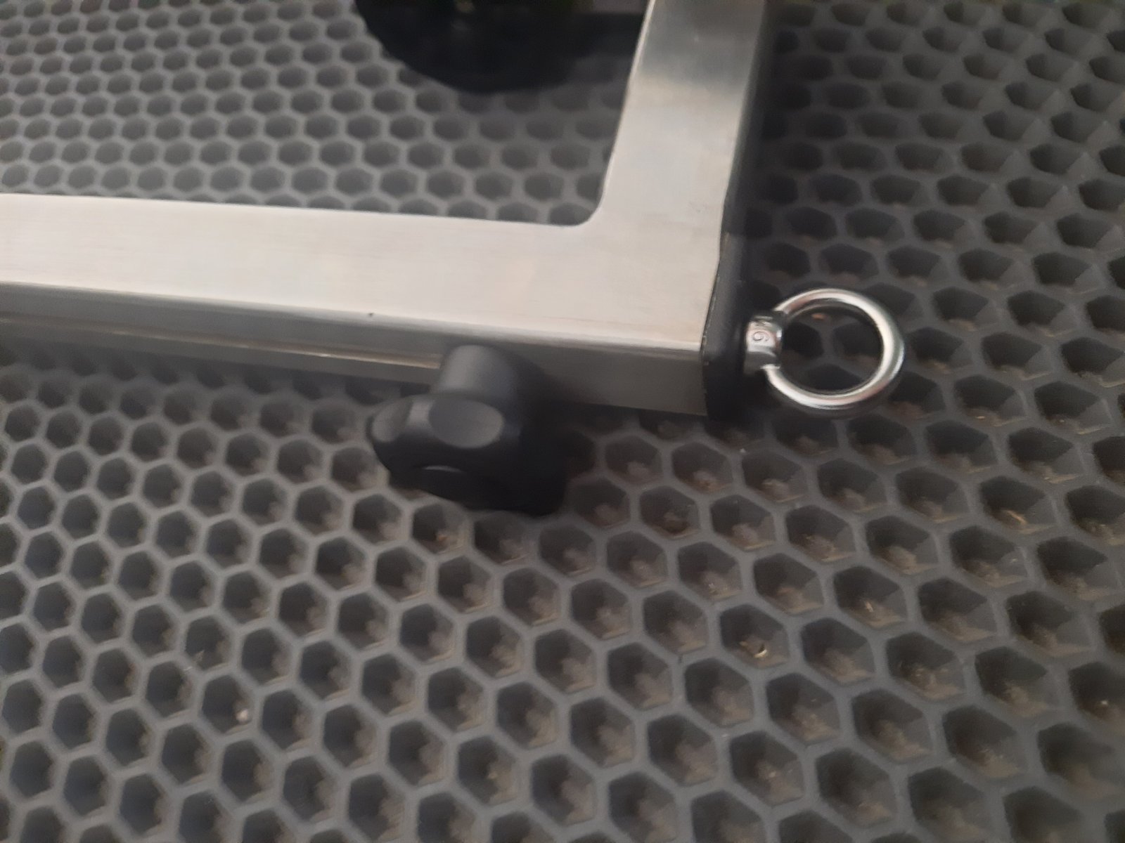 Strubtsina krepleniya bol'shikh datchikov ekholota tipa Lowrance, Garmin. Strubtsina izgotovlena iz nerzhaveyushchey stali, zavodskoye izgotovleniye