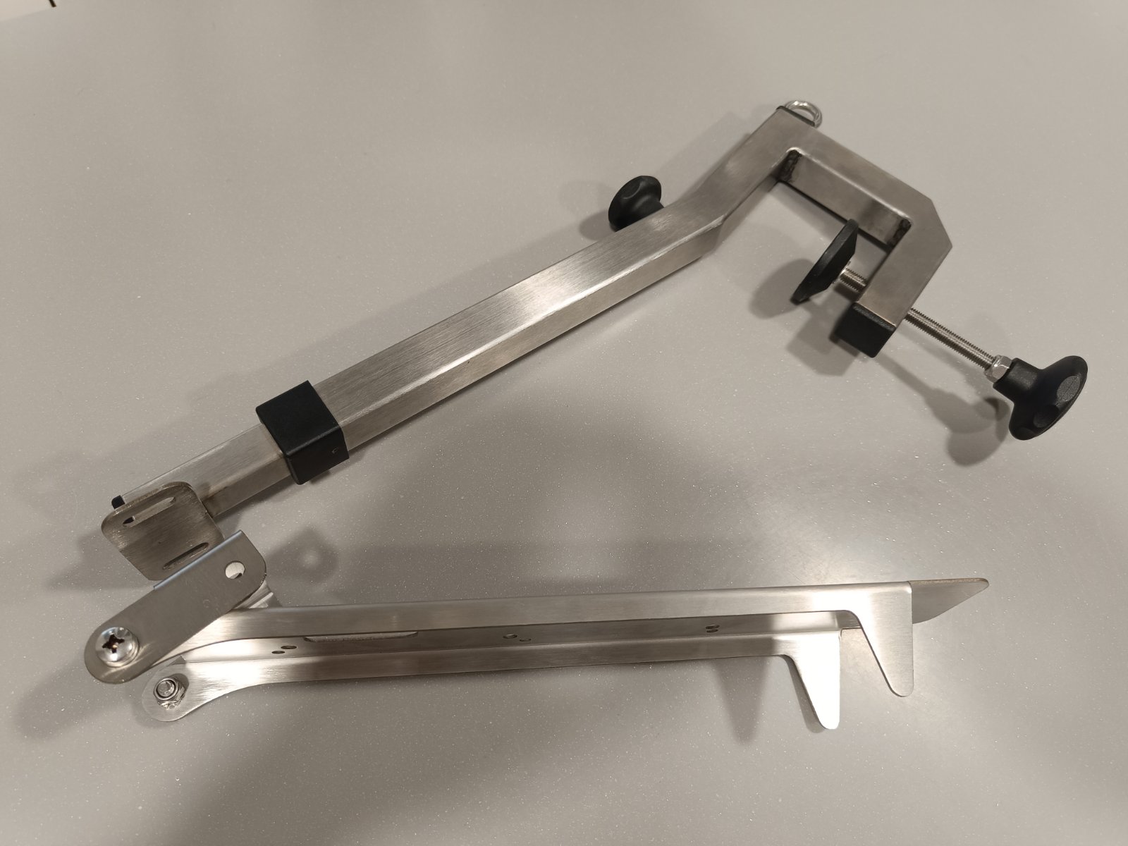 Держатель для крепления датчика эхолота из нержавеющей стали + струбцина для лодок с НДНД Platforma dlya kriplennya datchyka ekholota z nerzhaviyuchoyi stali + strubtsyna dlya chovniv z NDND