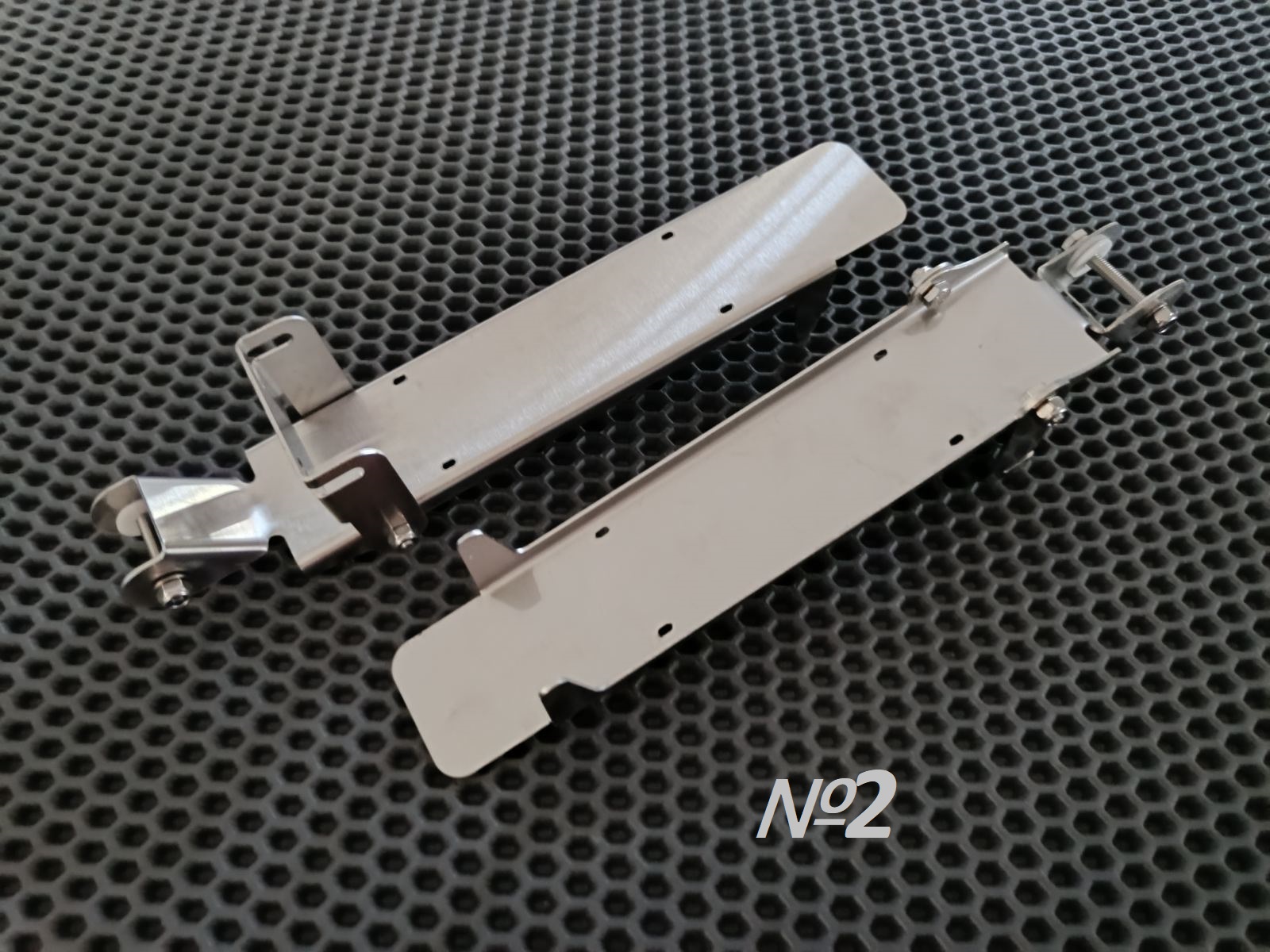 Platforma iz nerzhaviyky dlya velykykh datchykiv ekholotiv Lowrance EAGLE Tripleshot.