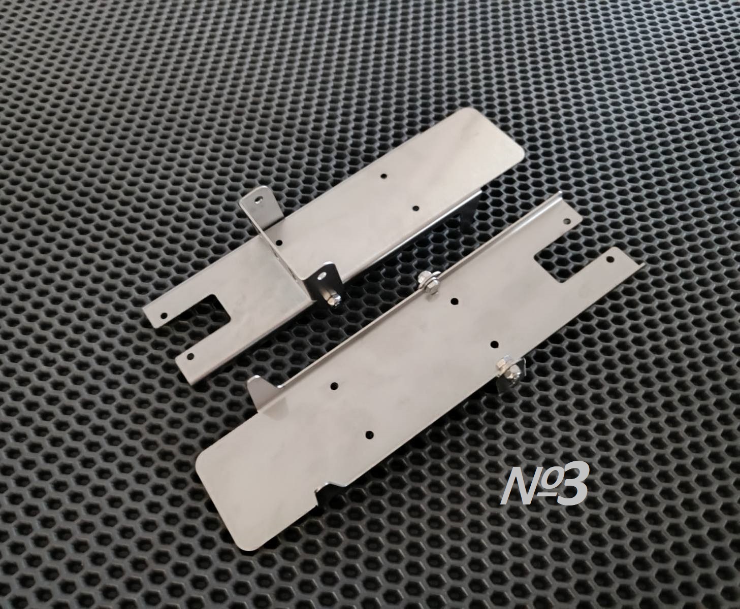 Platforma (derzhatel') iz nerzhaveyushchey stali dlya bol'shikh datchikov ekholotov Lowrance HD, Lowrance 9HDS PRO, Lowrance 10HDS PRO, Lowrance 12HDS PRO, Lowrance 16HDS PRO