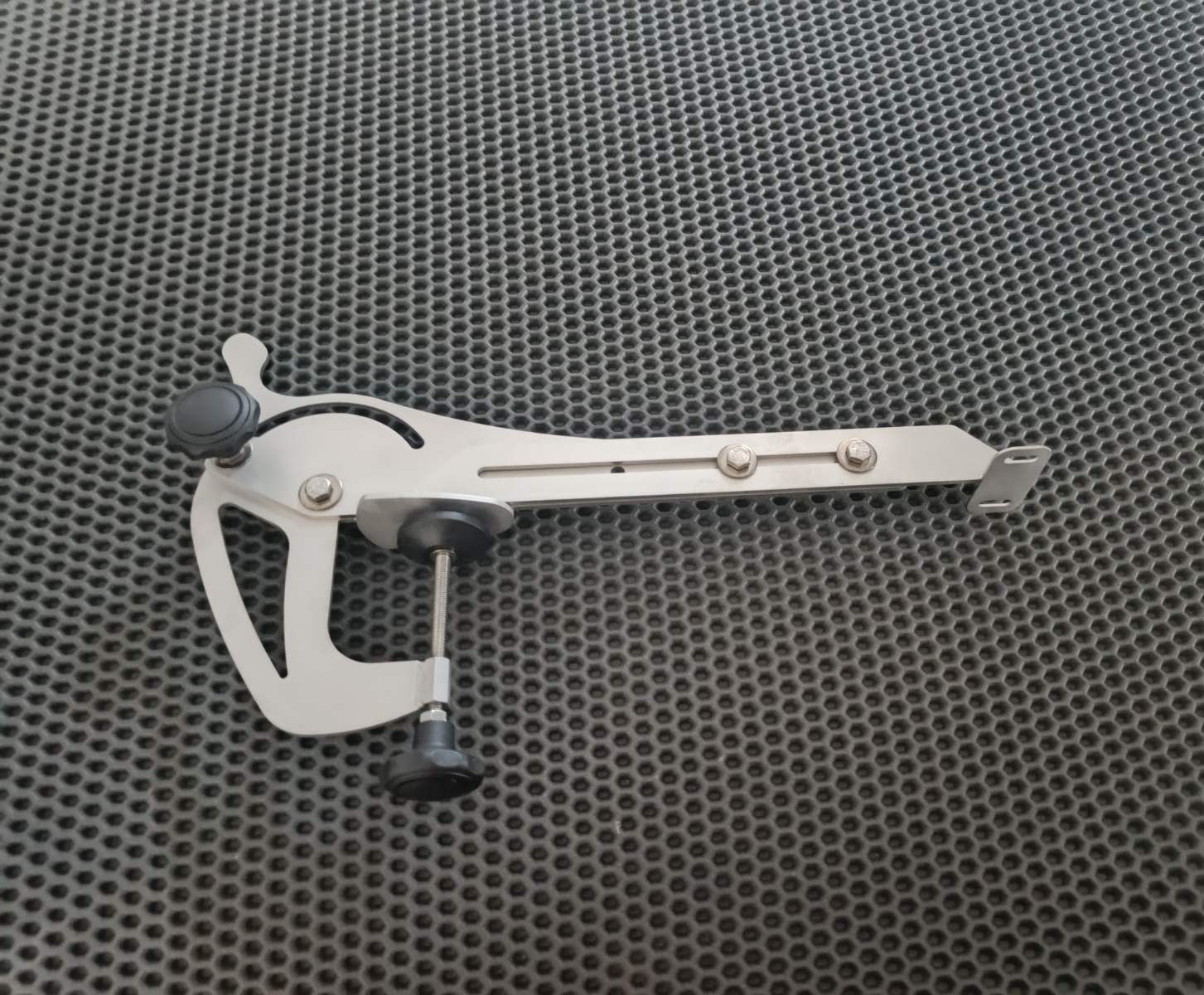 Струбцина поворотно-відкидна для великих та важких датчиків ехолота Lowrance Active Imaging, Garmin, Humminbird HOOK REVELTripleshot. Strubtsyna povorotno-vidkydna dlya velykykh ta vazhkykh datchykiv ekholota Lowrance Active Imaging, Garmin, Humminbird HOOK REVELTripleshot.