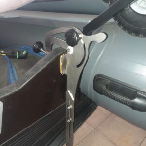 Струбцина поворотно — откидная плоская для крепления датчика эхолота из нержавеющей стали