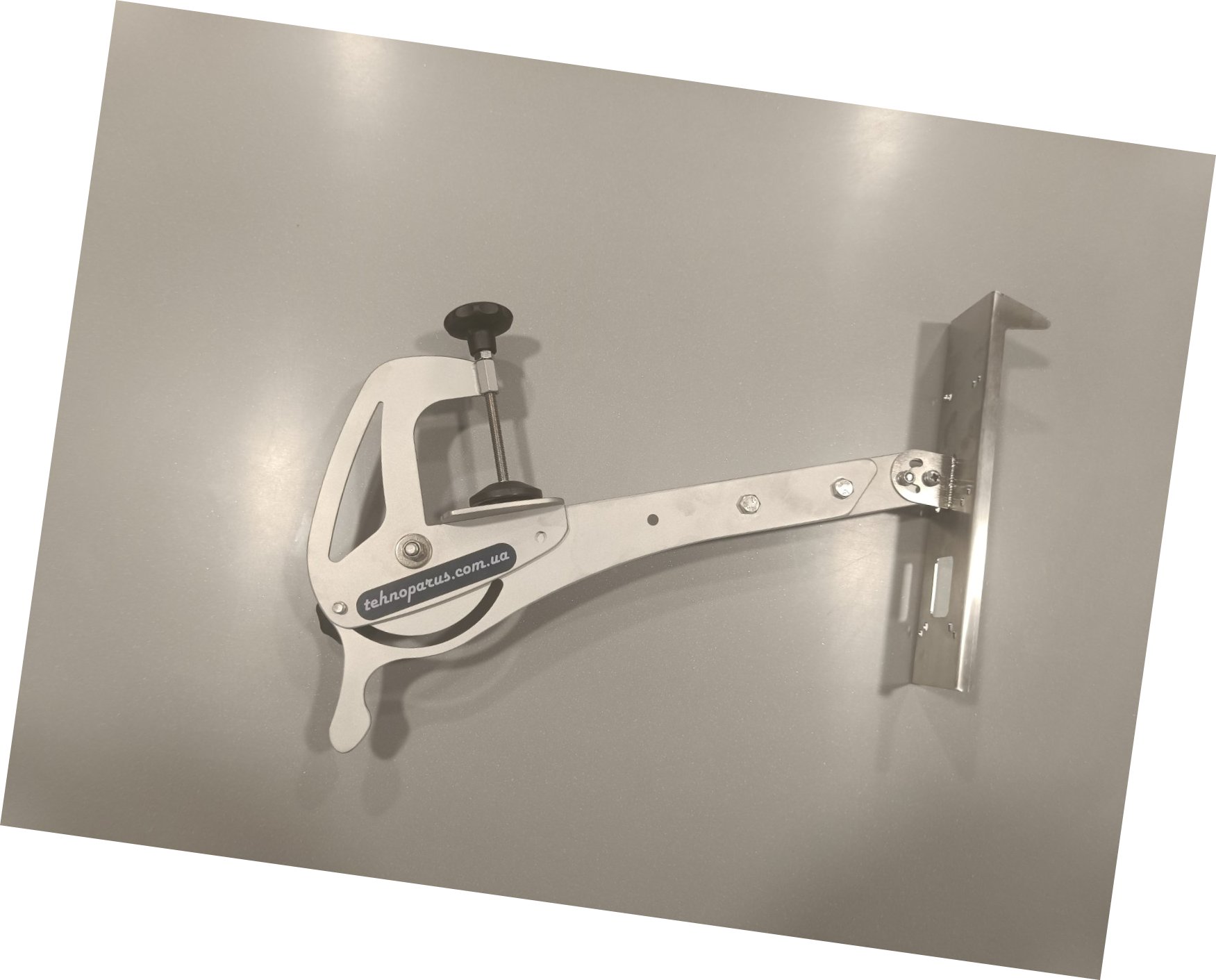 Nerūsējošā tērauda platforma lieliem un smagiem zivju meklētāju sensoriem LLowrance Active Imaging, Active Imaging 3-in-1, Active Imaging 2-in-1, Totalscan, LSS, LSS-2, StructureScan3D: grozāmā un salokāmā BC skava (bez kabatas izmantošanas) + nerūsējošā tērauda platforma. Elite Ti, Elite Ti2, HDS Live, Lowrance EAGLE, Lowrance HD, Humminbird, Lowrance HOOK REVEL Tripleshot, Garmin GT 56, Garmin GT 56, Garmin GT 20, Garmin GT 24, Garmin GT 36, Garmin GT 36, Garmin GT 52, Garmin GT 54.