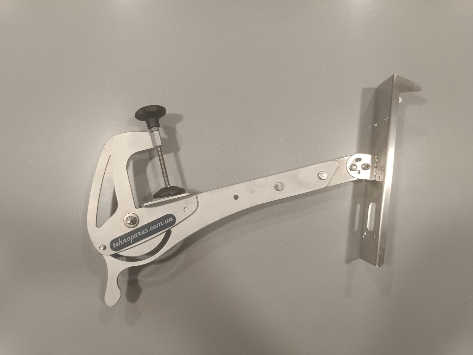 Swivel and folding clamp BC (without using a pocket) + stainless steel platform for large and heavy fishfinder sensors LLowrance Active Imaging, Active Imaging 3-in-1, Active Imaging 2-in-1, Totalscan, LSS, LSS-2, StructureScan3D. Elite Ti, Elite Ti2, HDS Live, Lowrance EAGLE, Lowrance HD, Humminbird, Lowrance HOOK REVEL Tripleshot, Garmin GT 56, Garmin GT 20, Garmin GT 24, Garmin GT 36, Garmin GT 36, Garmin GT 52, Garmin GT 54